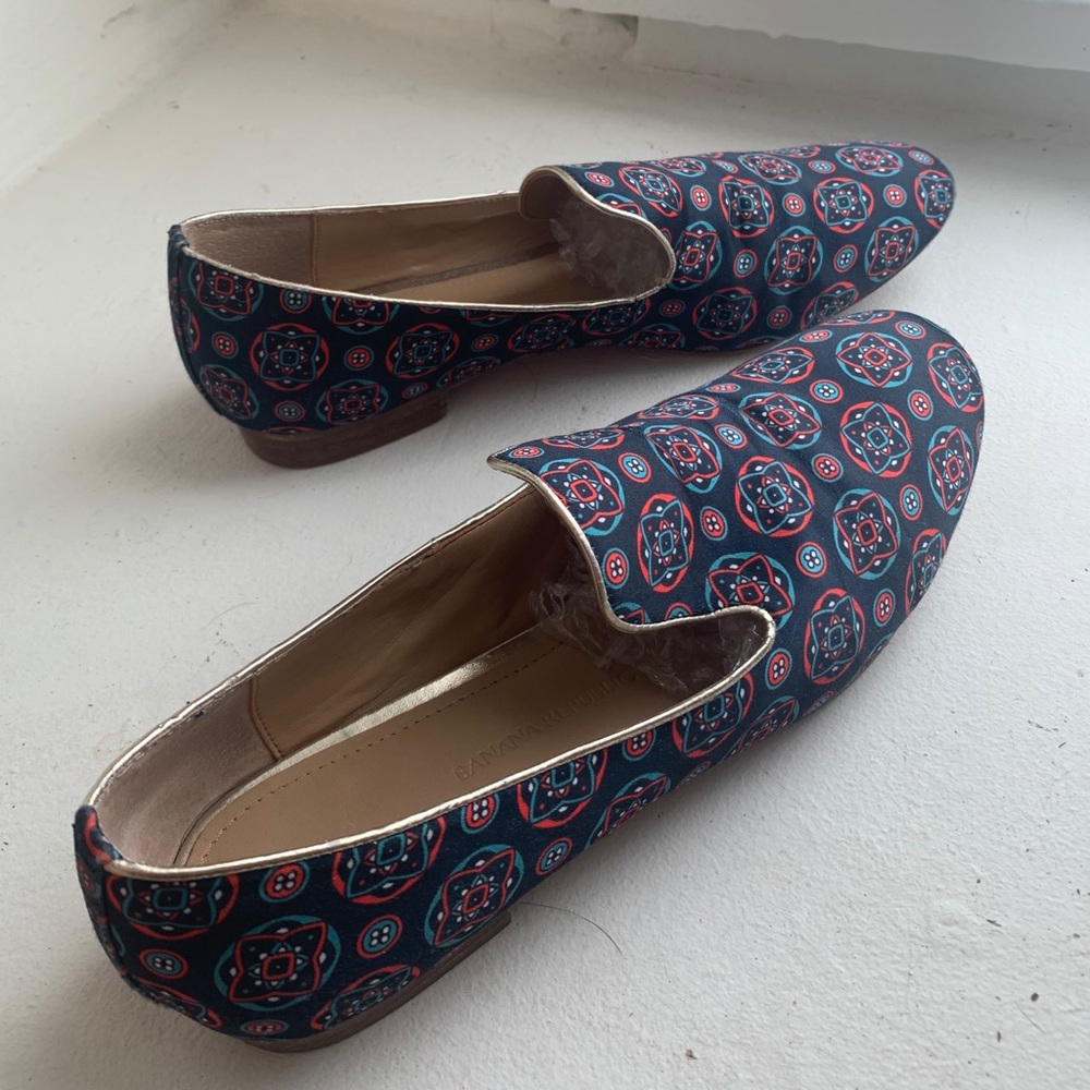Banana Republic silk slipper style flats/loafers